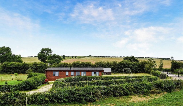 4 bedroom accommodation in Drayton