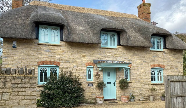 4 bedroom accommodation in West Lulworth, near Wareham