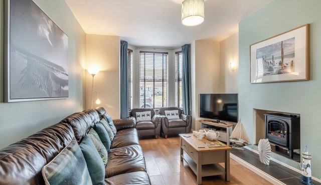4 bedroom accommodation in Bacton