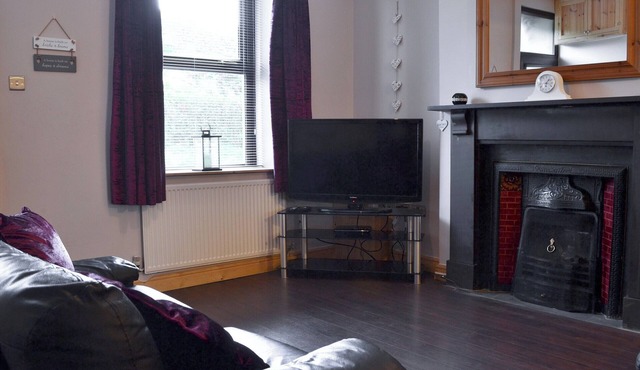 4 bedroom accommodation in Bethesda, near Bangor