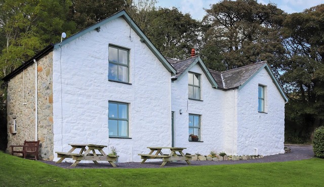 4 bedroom accommodation in Rowen, near Conwy