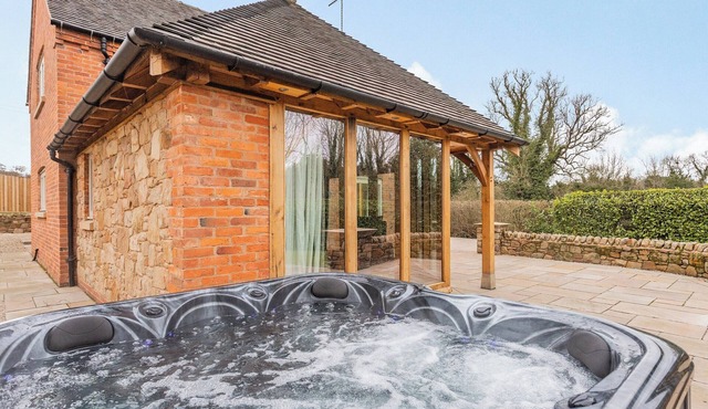 4 bedroom accommodation in Ticknall, near Derby
