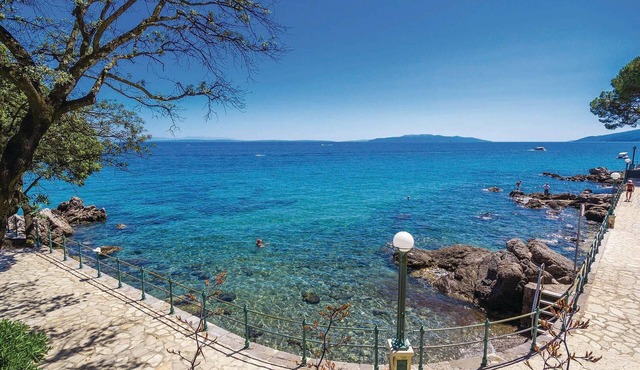 4 bedroom accommodation in Bregi