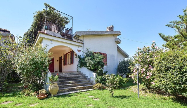 4 bedroom accommodation in Davoli