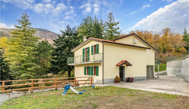 4 Bedroom Awesome Home In Codivara