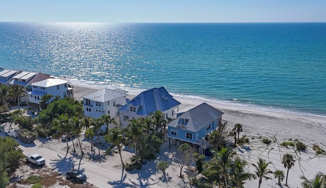 4 Bedroom Beach front home!
