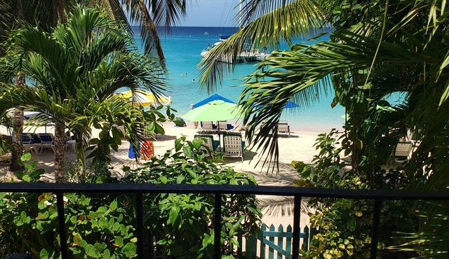 4-bedroom beachfront house in beautiful Paynes Bay. Pause or play every day!