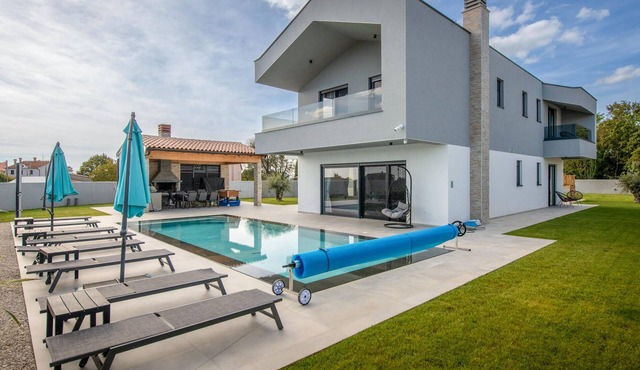 4 bedroom beautiful home in Rebici