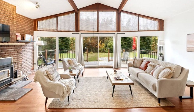 4 Bedroom Cottage with DOME! Hot Tub Sauna WiFi