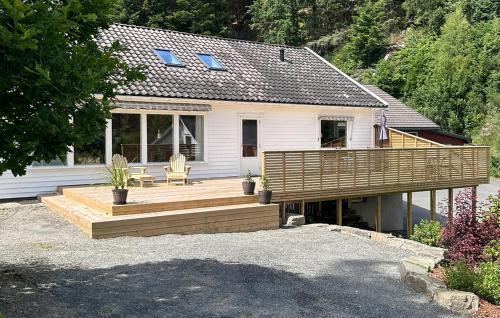 4 Bedroom Cozy Home In Farsund