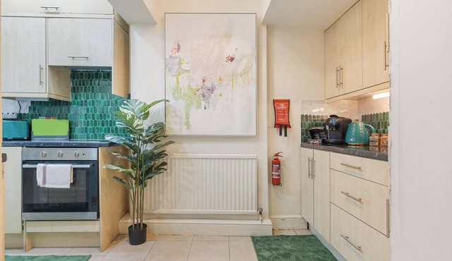 4 bedroom entire house in Kensington