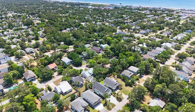 4-bedroom house in lovely Oak Island with AC for relaxing stays
