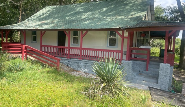 4-bedroom house in adorable Summerville with AC