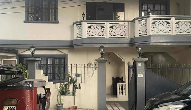 4-bedroom spacious house in peaceful Las Piñas with cool AC breeze