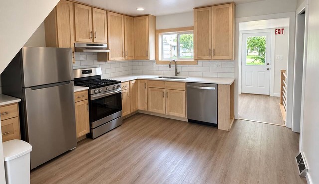 4 Bedroom Traveling Workers Wanted. Weekly and Monthly Discounts!