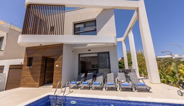 4 bedroom villa In Nissi beach