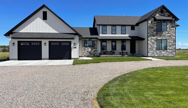 4 bedrooms & attached bathrooms, EV charge, water purifier, gas fireplace, games