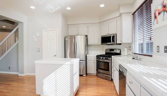 4 Bedrooms only 10 minutes from Oakland Airport, 27 minutes from nSan Francisco