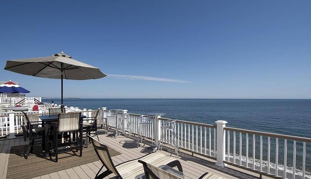 4 BR/2 Bath beach house. Beachfront. Walking distance to Scituate Harbor!