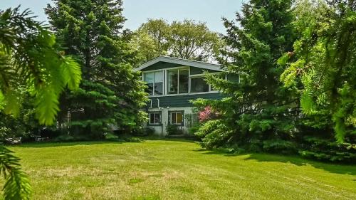 4 BR Cottage at Tyrolean Private Beach Access