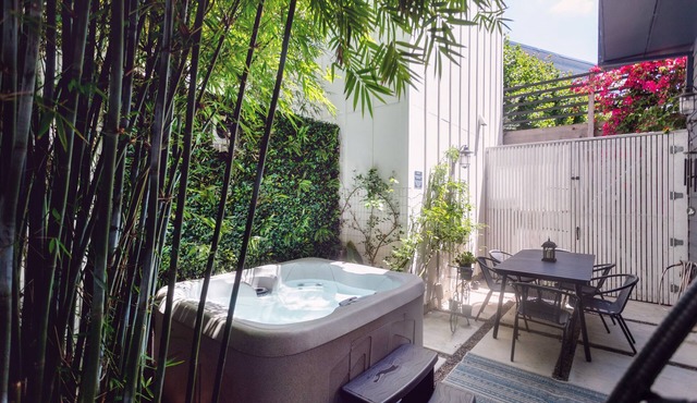 4 BR Luxury Designer Home Hot Tub, Parking Garage Near San Francisco UC Berkeley
