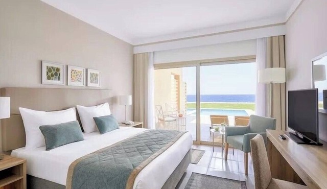 4 Breezy Units with Balconies Overlooking the Red Sea – Perfect for Group