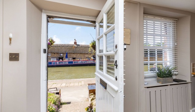 4 Canalside Cottages