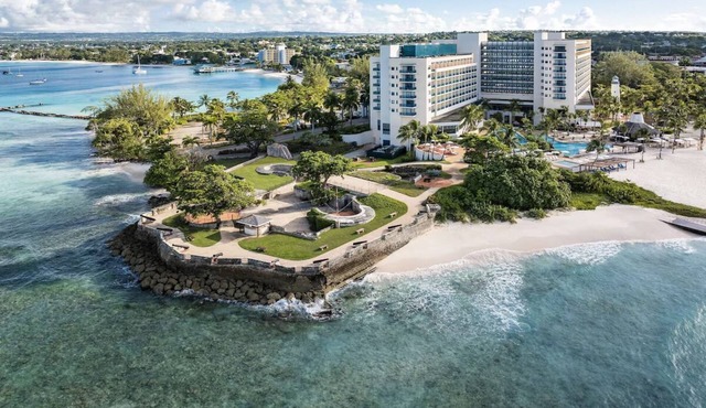 4 Charming Suites w/Ocean Views and Convenient Beachfront Access