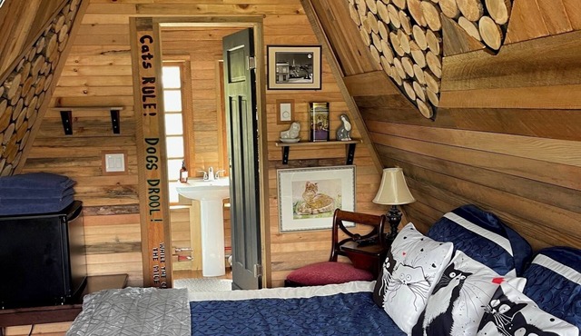 4 Coastal Cabins & Suite for exploring the Sunshine Coast of BC