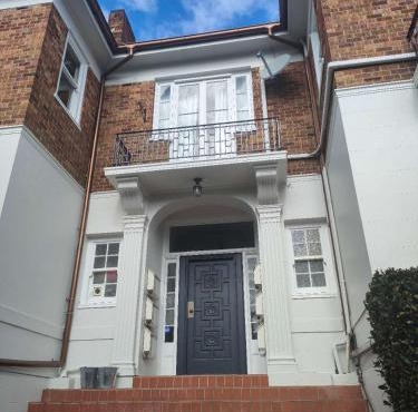 4 double and 2 single sofa beds apartment