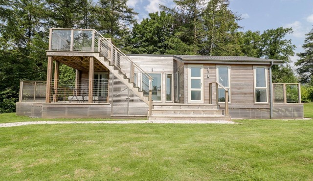 4 FARAWAY FIELDS, pet friendly, luxury holiday cottage in Dobwalls