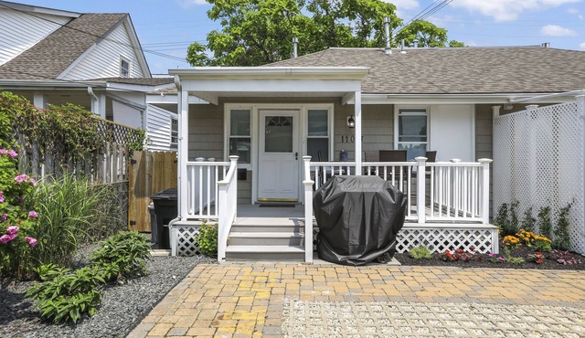 4 HOUSES to BEACH! Remodeled 2026. 4 passes, chairs, towels, umbrellas included