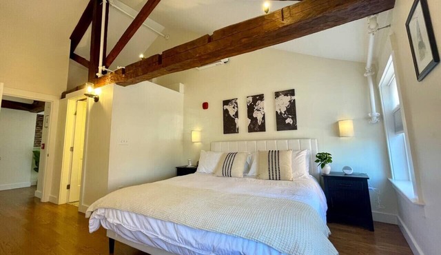 4 King Suites, Downtown, Outlets, Beach, Historic