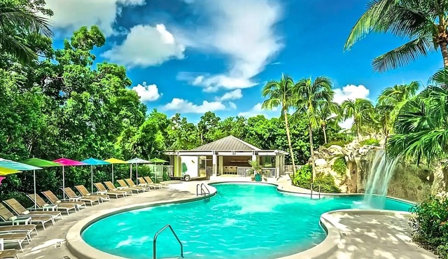 4 King Waterfront Room Near Private Beach & Pools