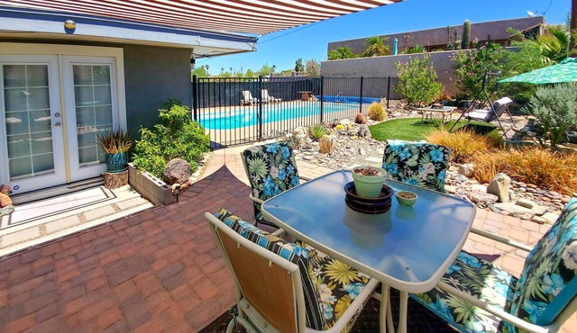 4 Mi to Beach: Lake Havasu Apartment w/Pool!