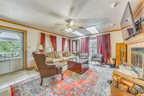 4 Mi to Ski Cloudcroft: Family Escape w/Fireplace