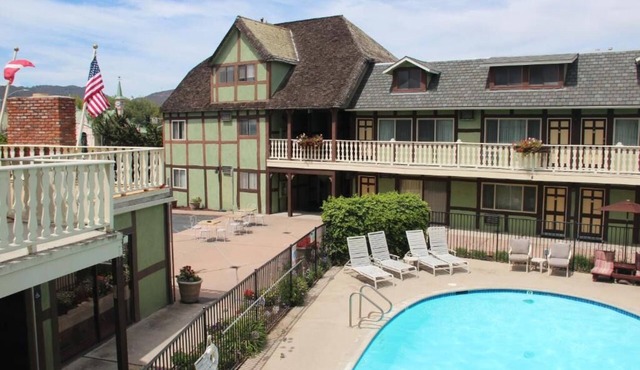 4 Relaxing Units Perfect for Groups, Pool, Quick Drive to Santa Ynez River