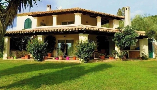 4 rooms. 2 km from the beaches of chia. rifinitissima. equipped. max privacy