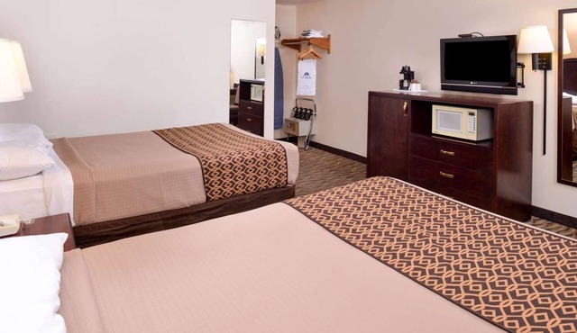 4 Rooms w/Complimentary Breakfast & Kitchenette – Perfect for One-Night Stays