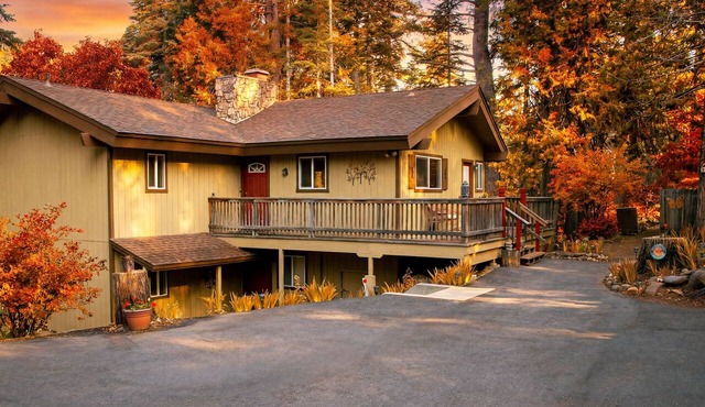 4 Season Vacation Rental at Lake Almanor Country Club. Gameroom, Sleeps 10. A/C