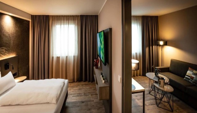 4 Sleek & Efficient Rooms Near Dining & Porsche Museum — Great Location!