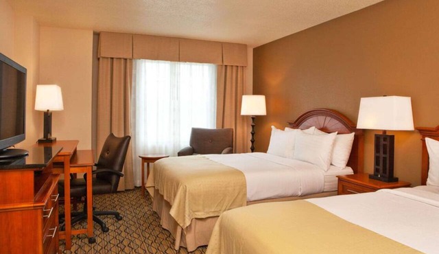 4 Spacious Good-Value Accommodations! Pet-Friendly, Near Georgia Pacific Museum