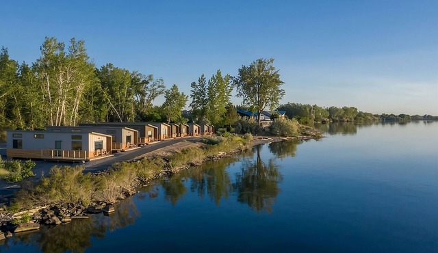 4 Spacious Units w/Large Picture Windows. Pet-friendly, Outdoor pool, Parking