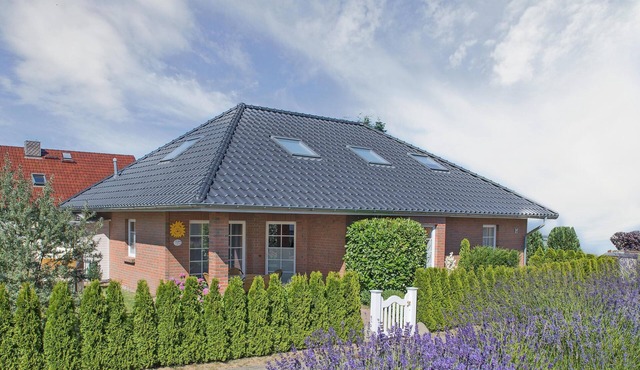 4-star holiday home with terrace, large garden, 3 bedrooms and 2 bathrooms