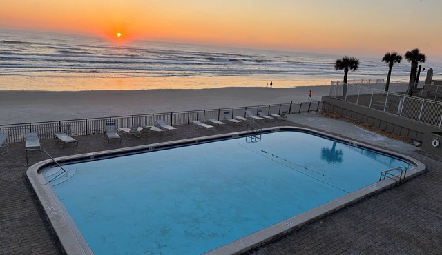 4 studios 4 bathrooms - Family & Friends Beach Retreat - Sleeps up to 20