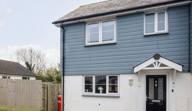 4 TREVANSON MEWS, pet friendly, country holiday cottage in Newquay