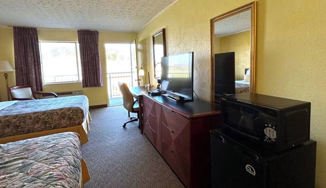 4 Units | Logan Stay | Hocking Hills Trails | Waterfall & Cave Exploration