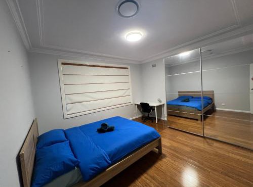 4 Yellow Room