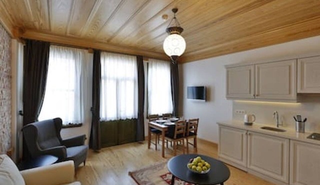 401 · Old City Brand New SPACIOUS with Balcony