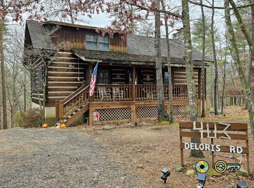 403 Deloris Road: Hill Country Cabin